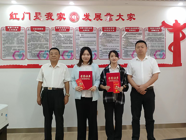 12-离职人合影.jpg 12-离职人合影.jpg