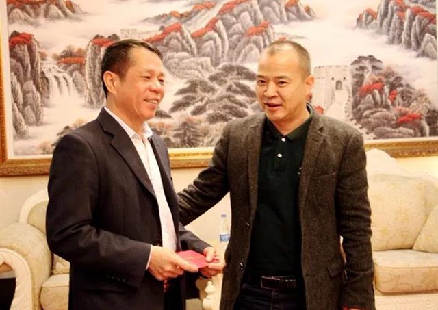 吉华街道总工会领导慰问劳模.jpg