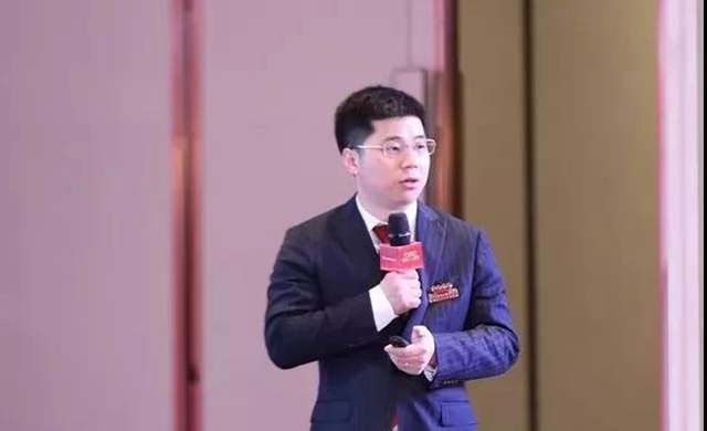 何菲总裁作2018年业绩数据分析通报.jpg