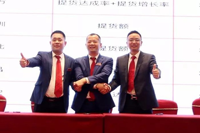 签署2019年亮剑行动“PK”协议1.jpg