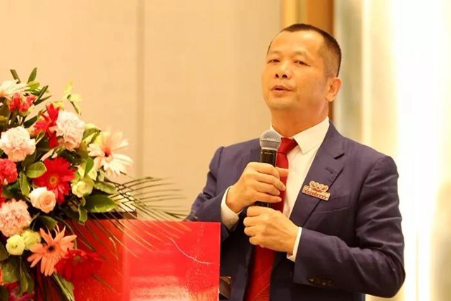 余家红董事长作总结.jpg