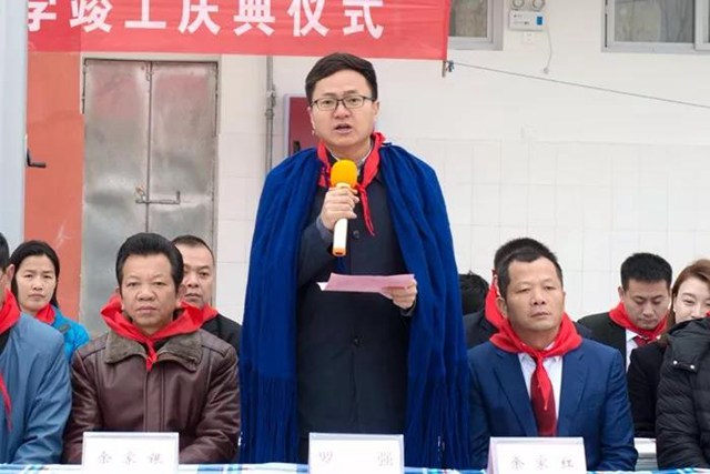 昭觉县副县长罗强发表讲话.jpg