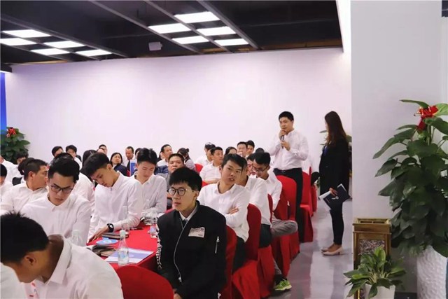 问答环节，各经销商积极发言.jpg
