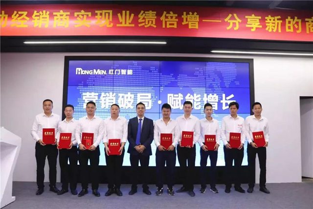 第三名合影留念.jpg