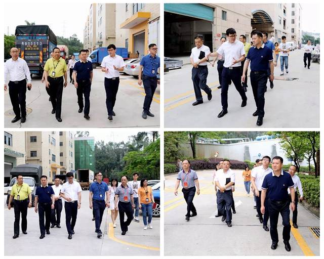 余总监向代表一行人介绍红门科技园.jpg