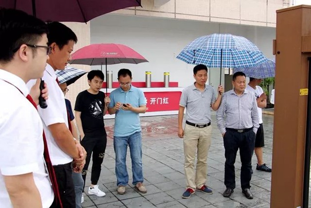 下雨也不能阻挡展厅的魅力1.jpg