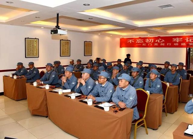 《党中央在延安十三年》的专题讲座.jpg