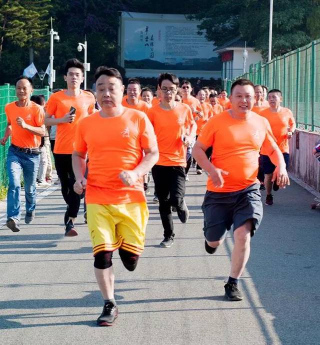 参赛队员们出发啦！冲起来～3.jpg