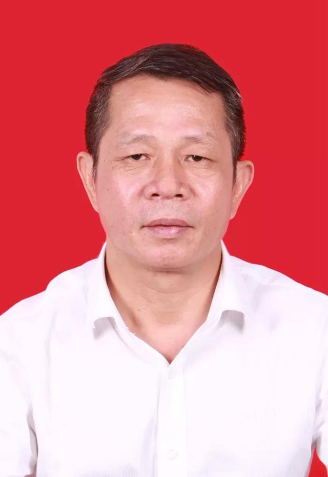 平移门车间主管、红门工会委员会委员涂开明同志.jpg