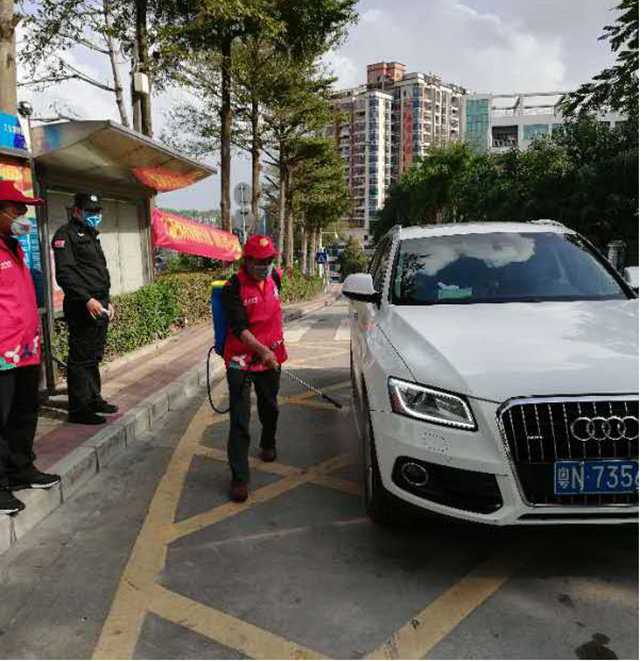 协助保安队消毒.jpg