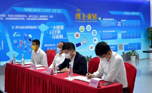 参会领导.jpg