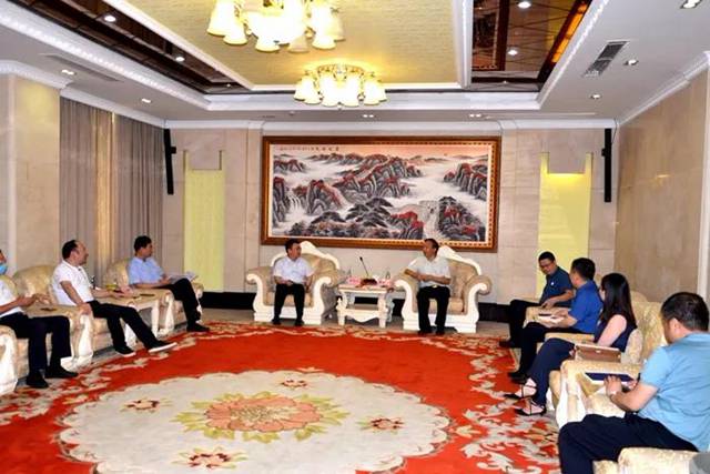 座谈会上2.jpg