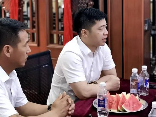 总裁何菲先生讲话.jpg