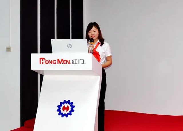 “三八红旗手”代表胡蝶讲话.jpg “三八红旗手”代表胡蝶讲话.jpg