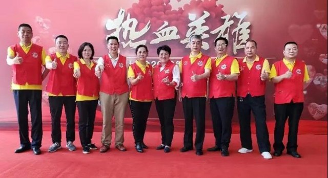 优秀集体献血组织者合影.jpg