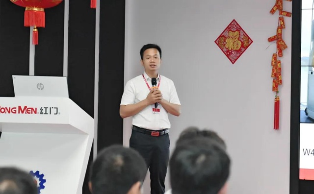 研发部钟先陆作产品专业知识培训.jpg