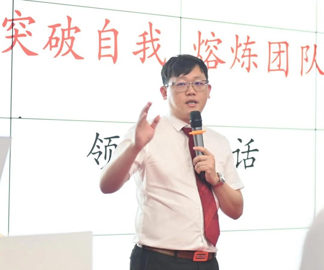 余德君副总裁开营致辞.jpg