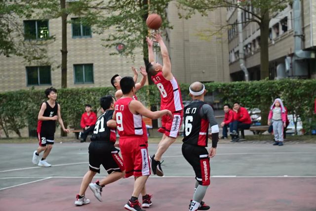 球场竞技，迎“篮”而上3.jpg
