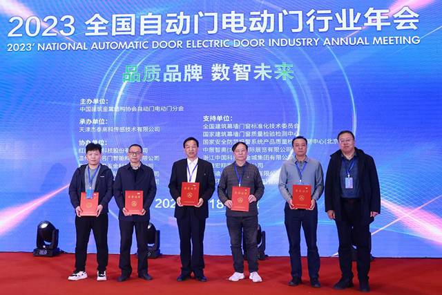 红门副总裁魏承榜荣膺“行业会刊优秀撰稿人”称号.jpg