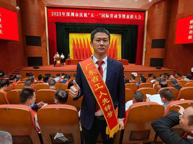 （红门公司总工曾红军先生作为研发部代表领奖）.jpg