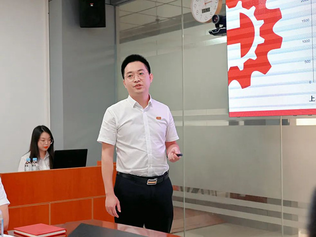 营销中心——余高勇助理作上半年工作汇报.jpg