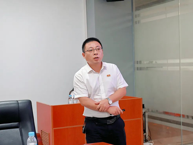 资材中心——刘志强经理作上半年工作汇报.jpg
