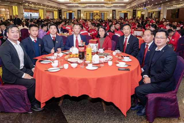 全体红门人欢聚一堂.jpg